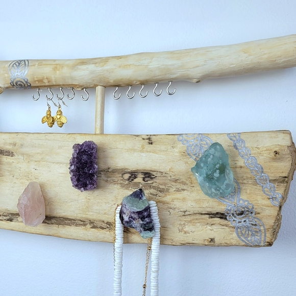 HANDMADE Crystal and Driftwood Jewelry Organizer Hanger - Picture 2 of 3